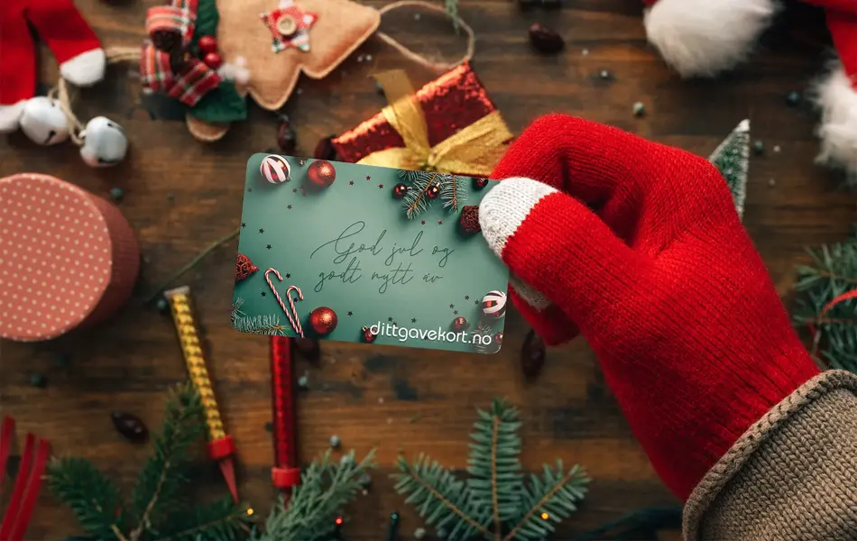 mann som holder personlig dittgavekort