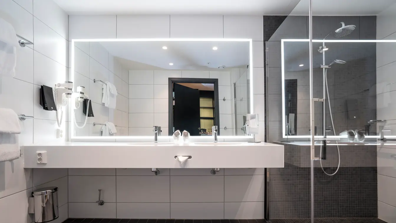 Bad med dusj i HCP rom på Thon Hotel Storo