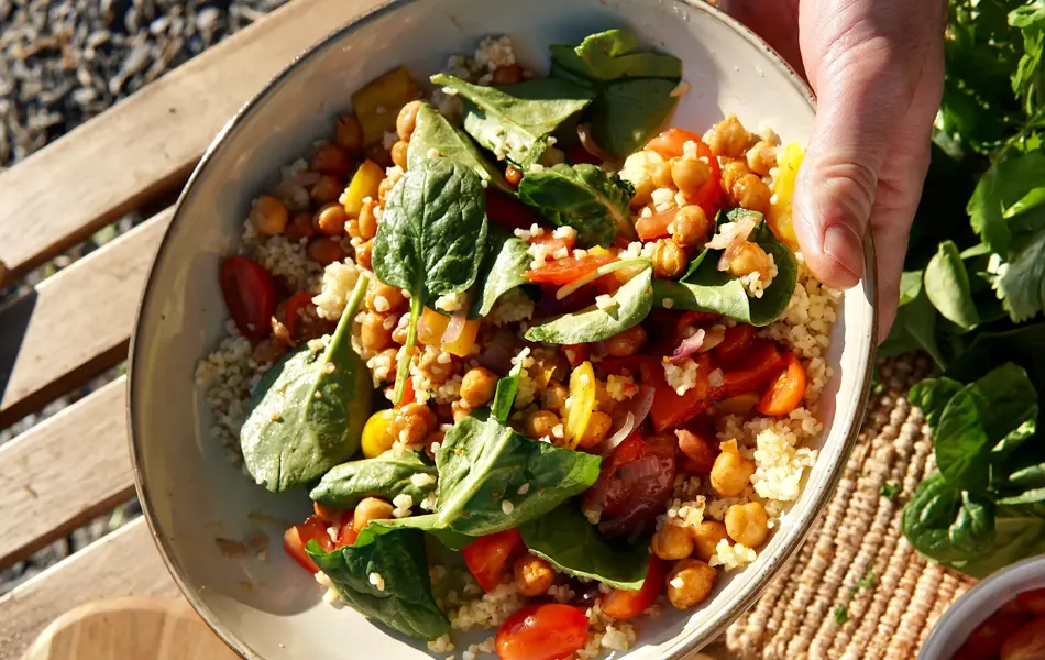 ris og grønnsaker i skål