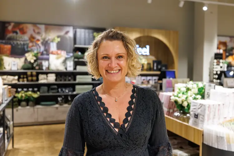 Vi har tatt en runde i butikkene på Kvadrat og sjekket temperaturen på julestemningen blant våre ansatte!