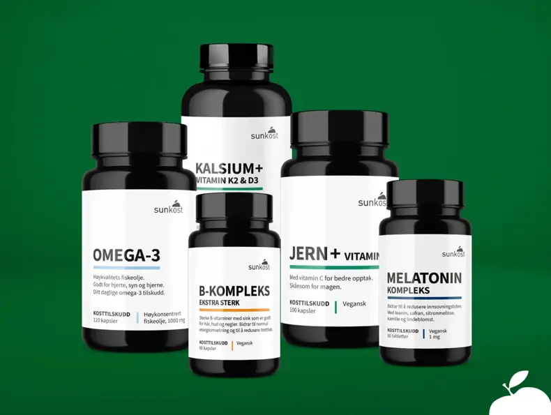 Utvalg av kosttilskudd med omega-3, melatonin, jern og vitaminer.
