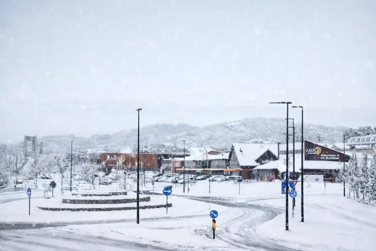 Knarvik i snø