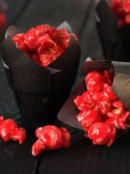 Blodig popcorn til halloween