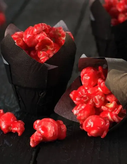 Blodig popcorn til halloween