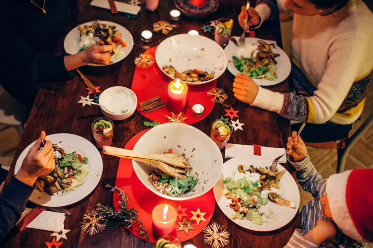 Er du vegetarianer eller ønsker å ha en kjøttfri jul? Vi har plukket ut seks deilige vegetarretter gjestene vil elske – enten de er vegetarianere eller ikke.