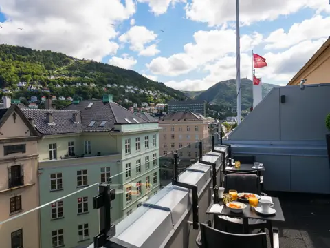 Frokost på terrassen på Thon Hotel Bristol Bergen