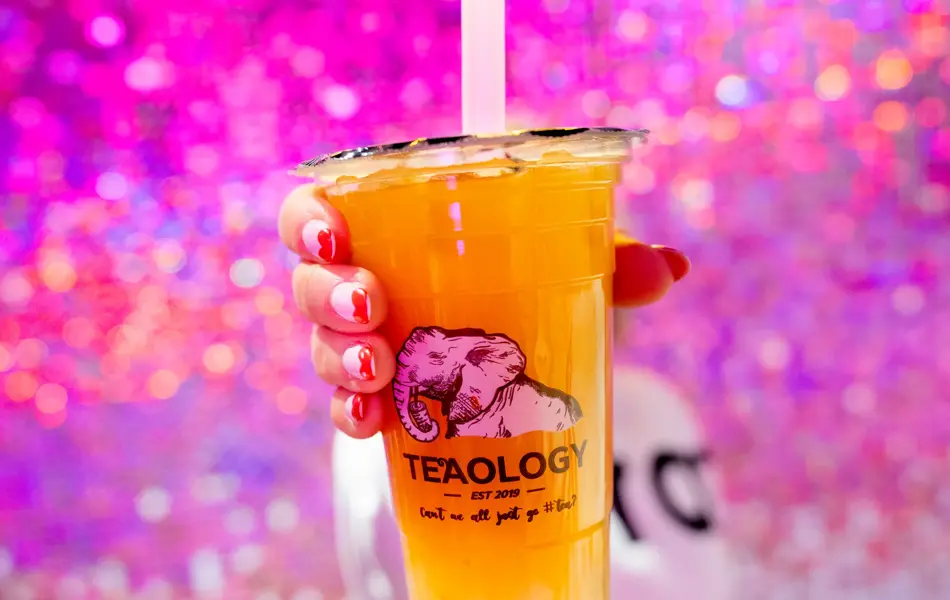 Et beger med gul kald te fra Bubble tea