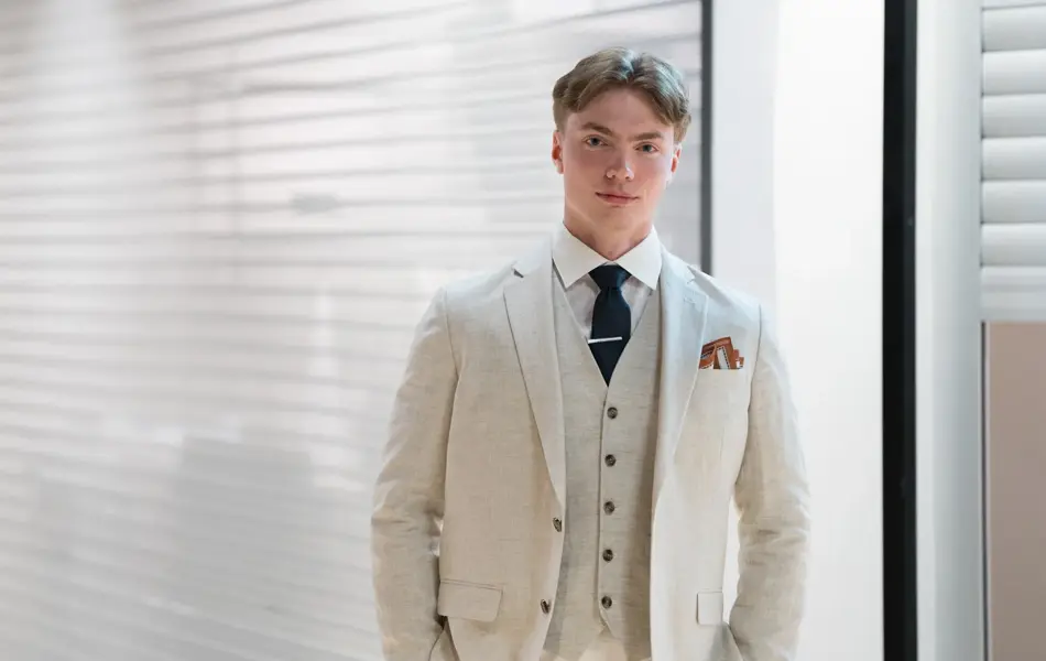 Dressmann blazer1700 bukse799 vest799 skjorte799 tørkle249 slips299 Nye Sko 1499-6.jpg