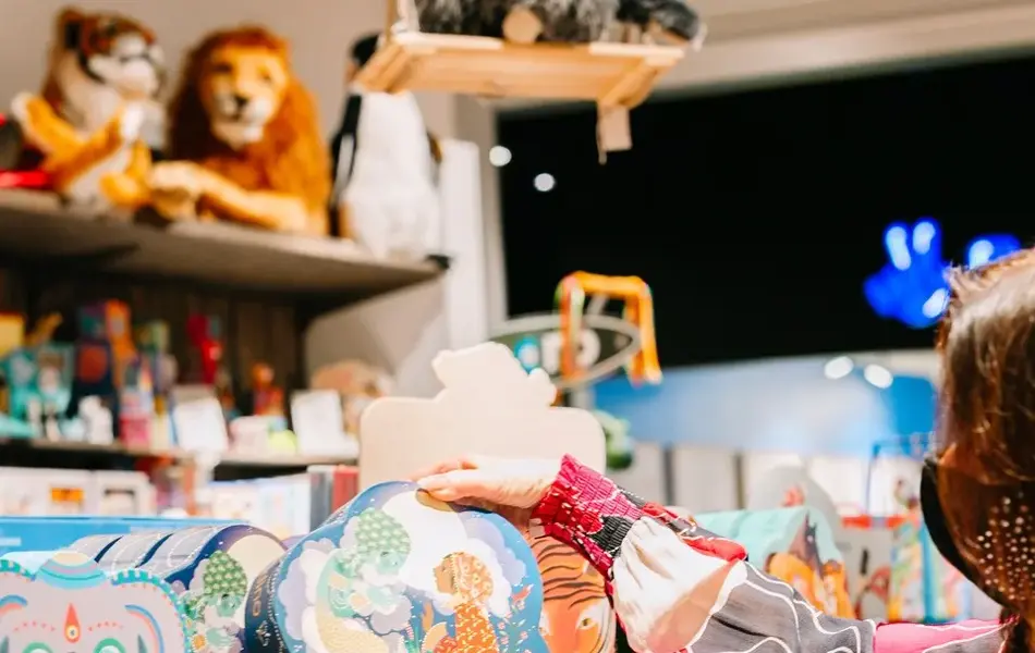 Person som handler i butikk