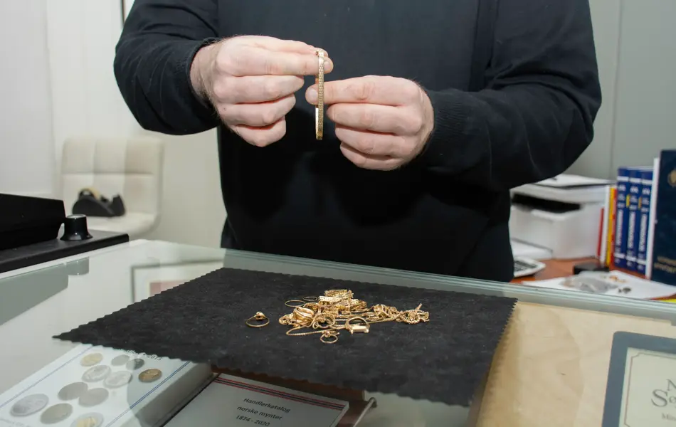 Ansatt med varer som skal taksteres