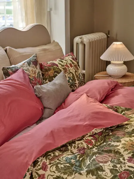 Seng med dyne og puter