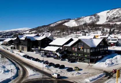 Fasadebilde av AMFI Geilo med snø dekke