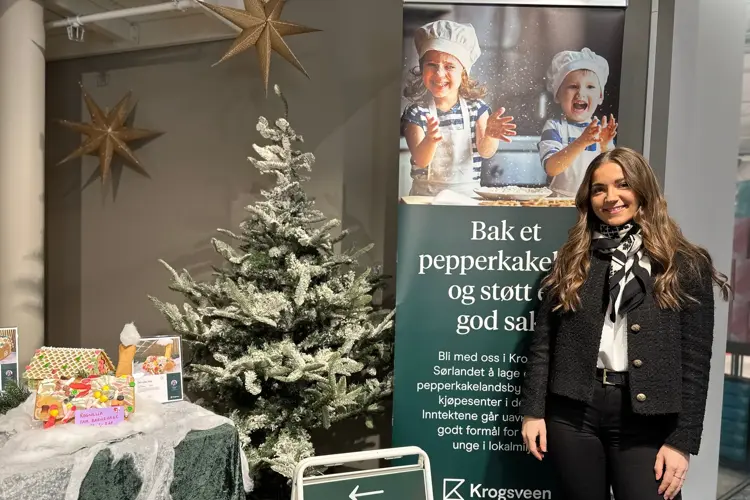 Utstilling av pepperkakehus finner sted i 1. etg. Inntektene går uavkortet til Gatemagasinet MOT v/Kirkens Bymisjon.