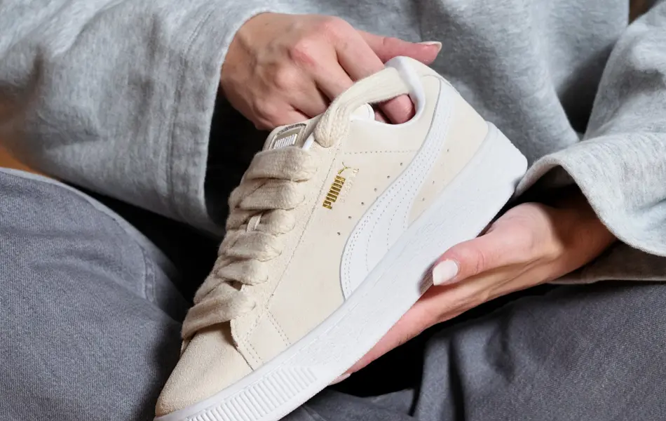 Semsket lyse beige Puma sneakers