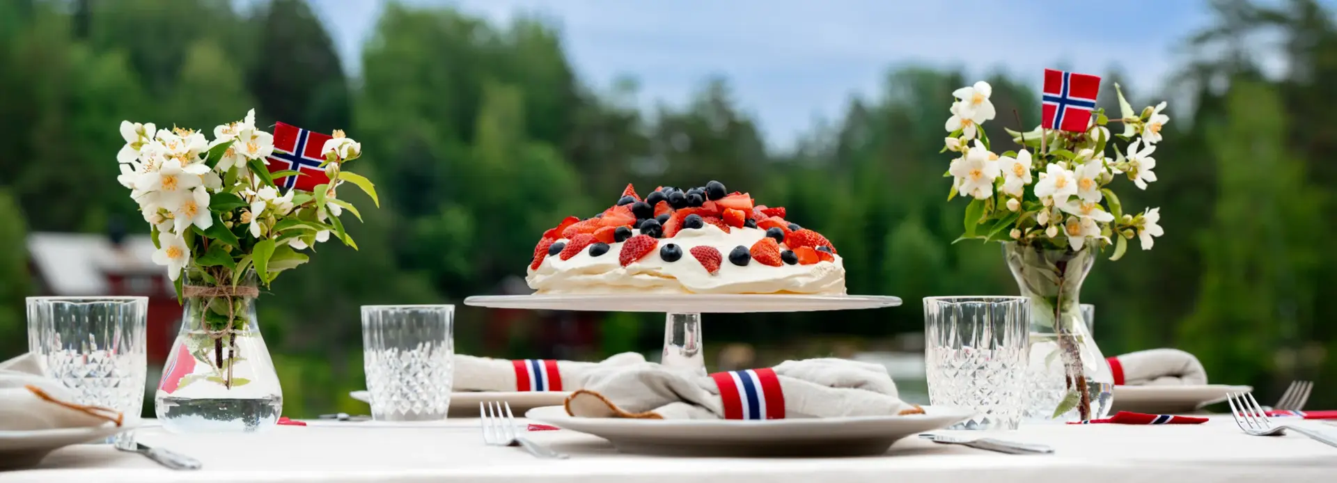 Dekorert bord til 17. mai