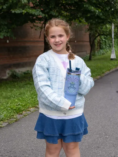 Bilde av barn i klær til skolestart