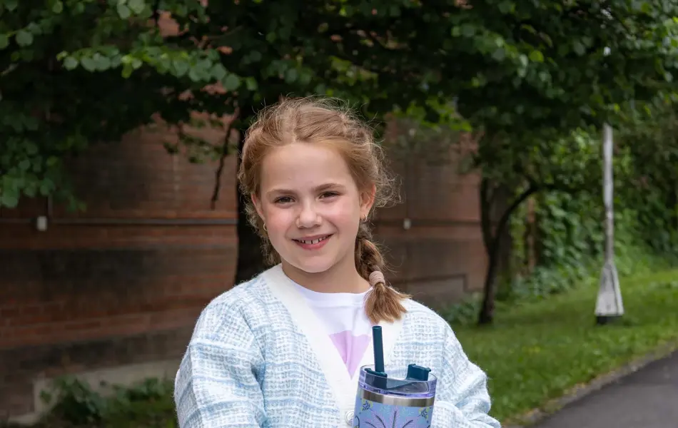 Bilde av barn i klær til skolestart