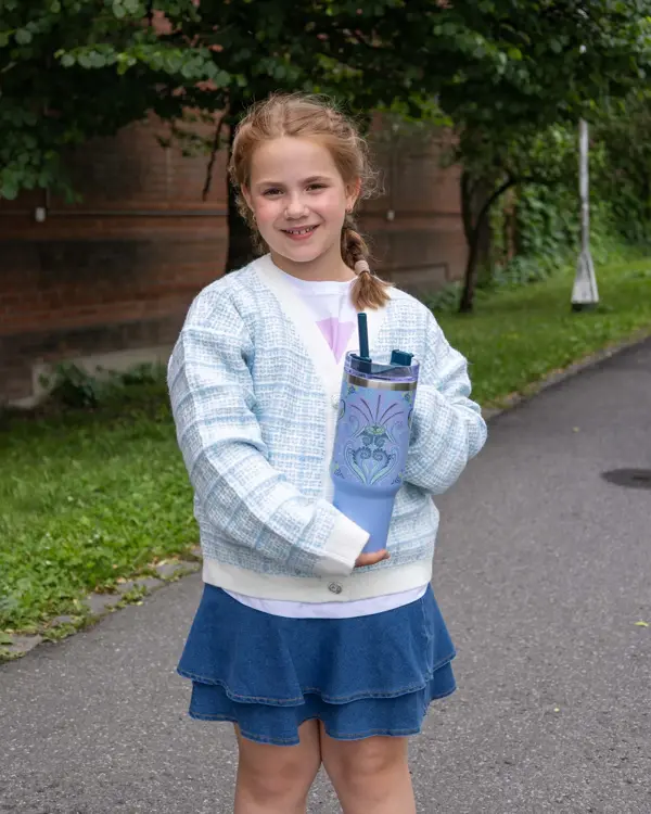 Bilde av barn i klær til skolestart