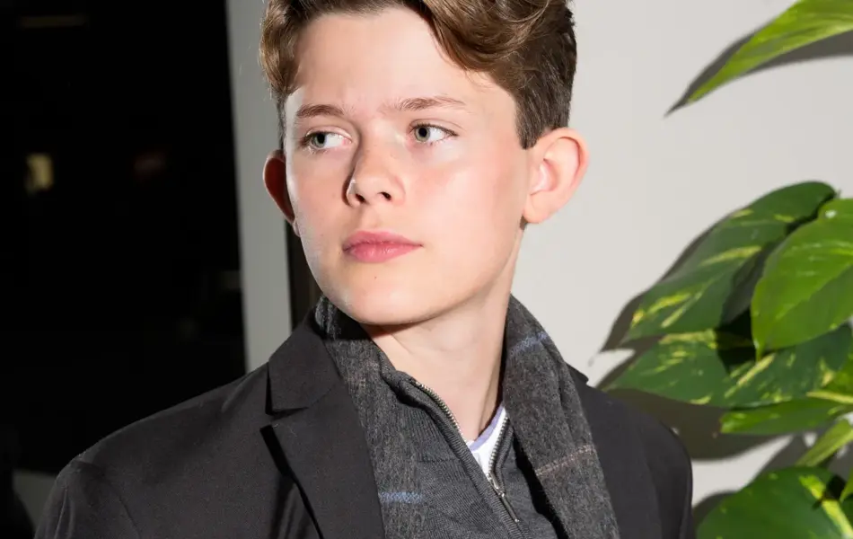 Grå halfzip og dressjakke fra Cubus. Skjerf fra Redford, Match. 