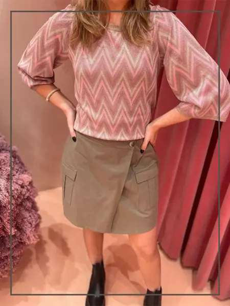 Dame i cargo skjørt