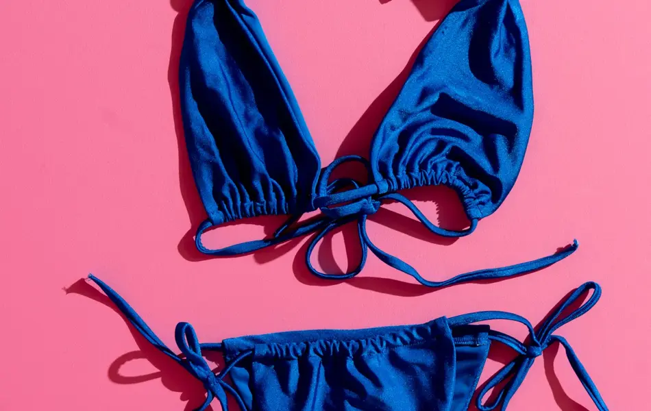 Badetøy i knalle farger til alle kropper sommeren 2022