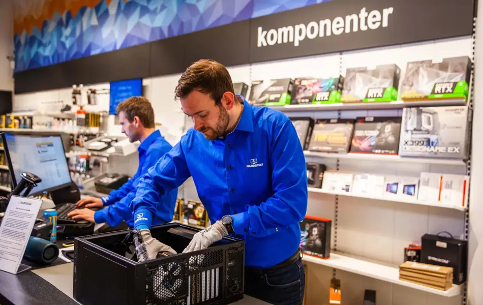 to mannlige medarbeidere