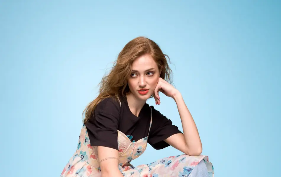 Dame som viser vårmote