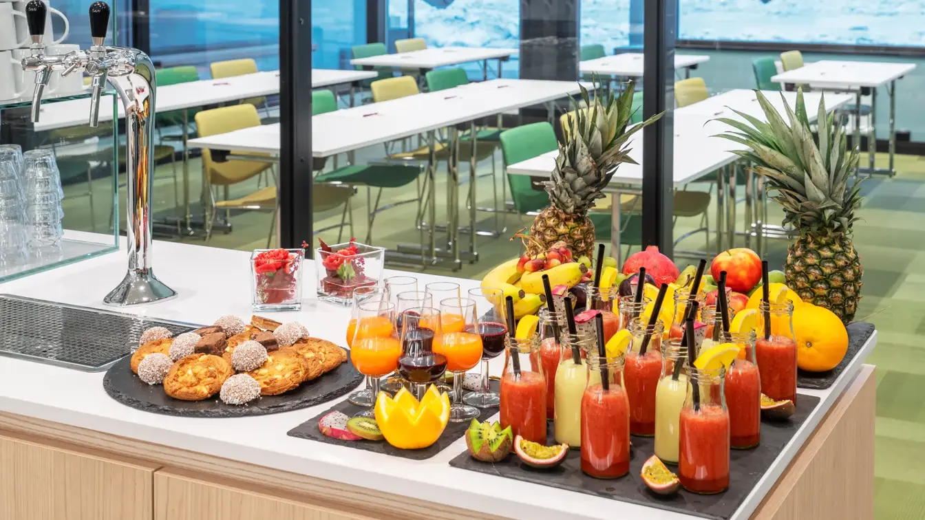 Pausemat, smoothie, frukt, bakst 