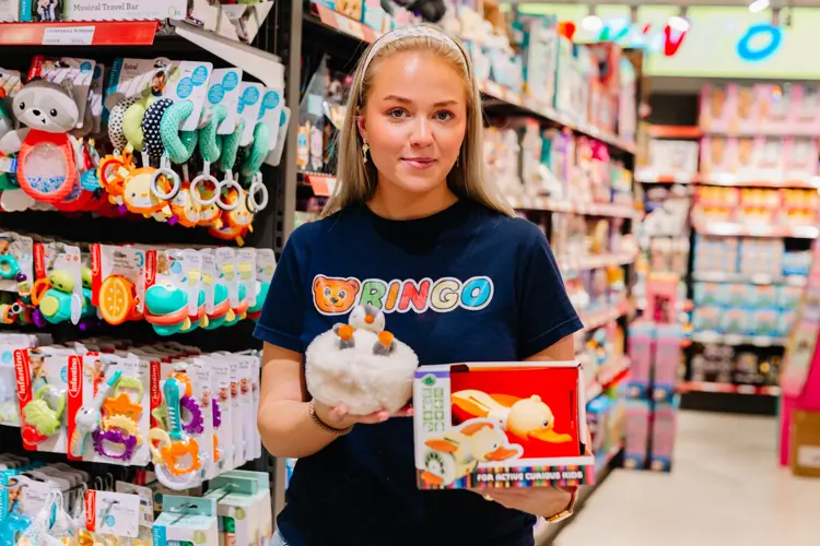 Hvilke leker er mest populære under juletreet og hvilke myke pakker er praktiske å få? Her har vi samlet gavetips fra Sprell, Ringo, Eurosko og Brando Kids. 