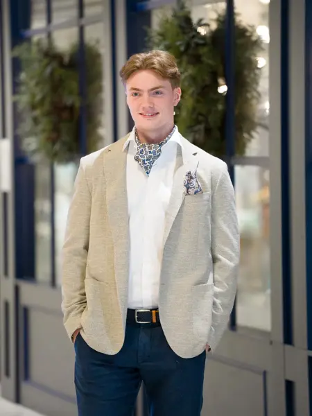 4MenBlazer 4400 bukse 1700 skjorte 1700 ascott 1200 tørkle 600 belte 700 Sapatos sko 1700-1.jpg