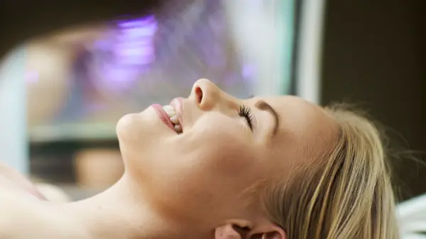 Dame soler seg i Solarium