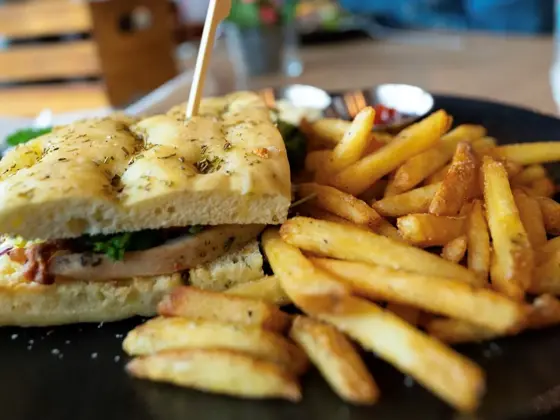 Foccatia med pommesfrittes