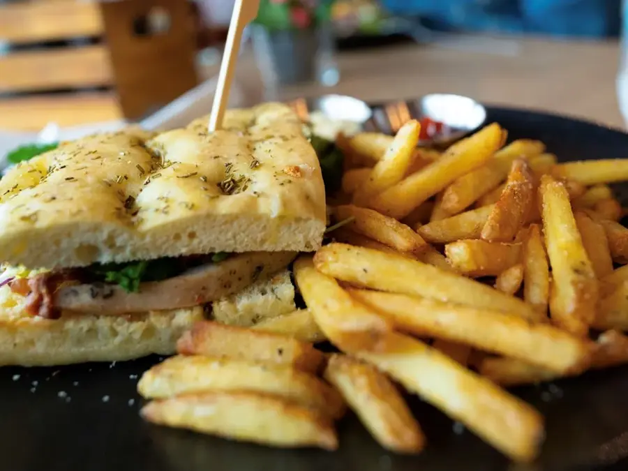 Foccatia med pommesfrittes