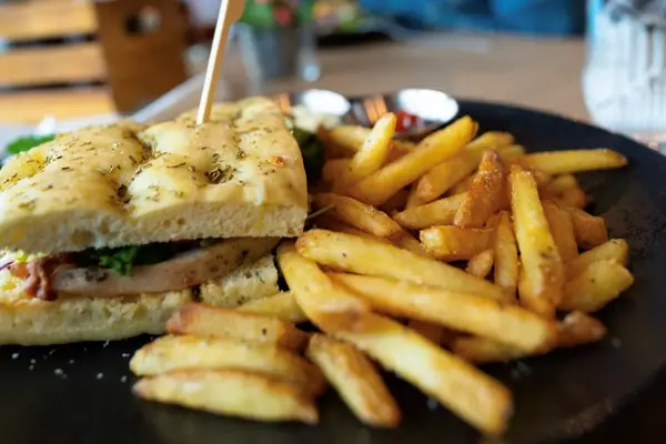 Foccatia med pommesfrittes