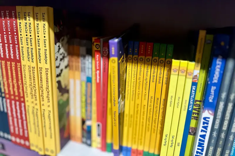 Hylle med barnebøker