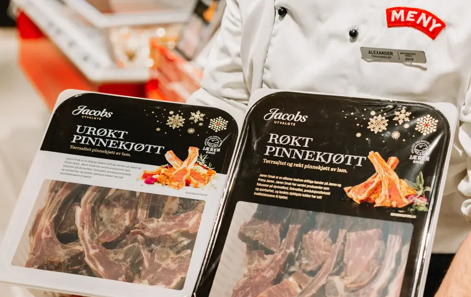 mann holder matvarer