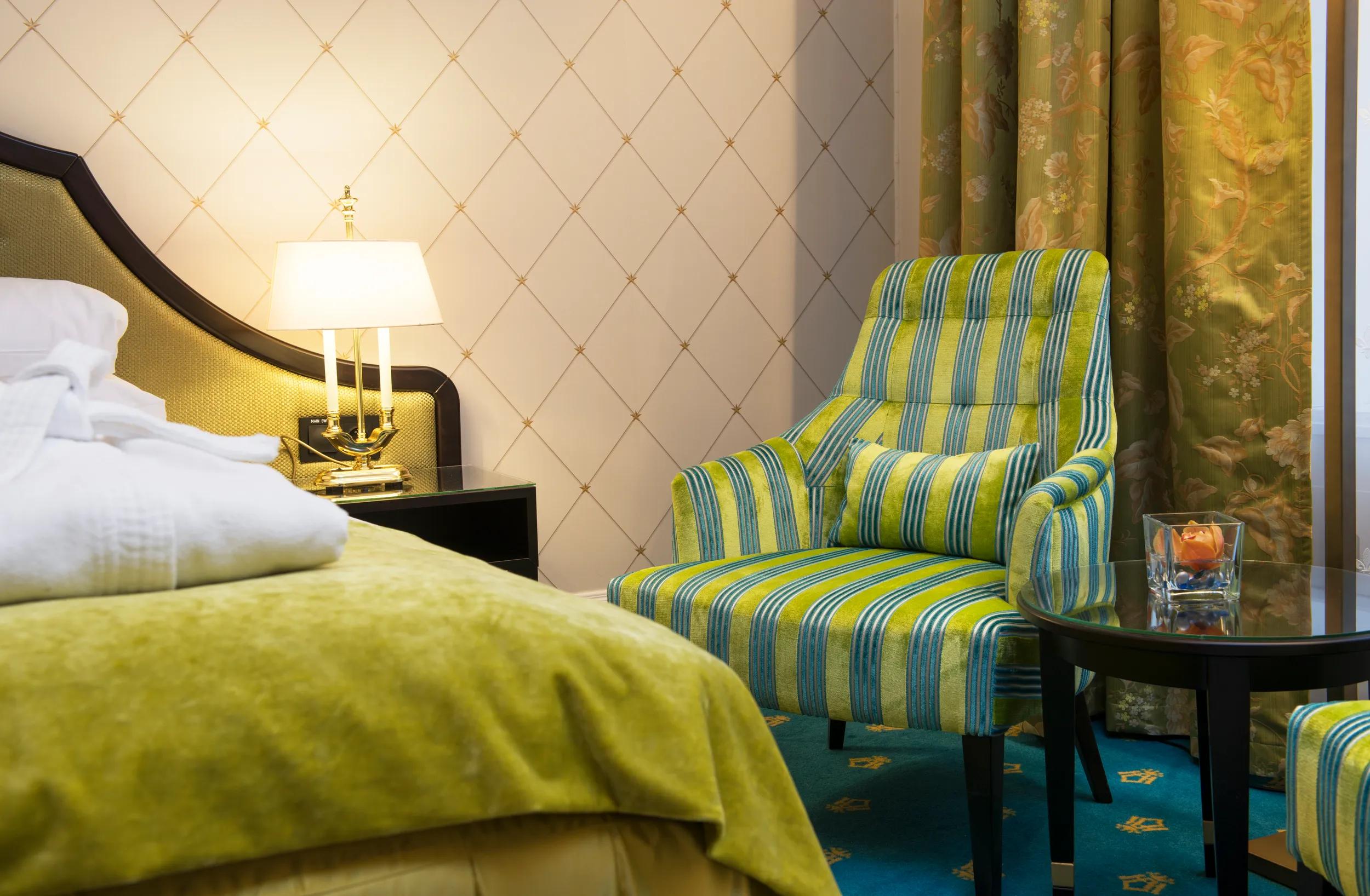 Hotel_Bristol_superior_room