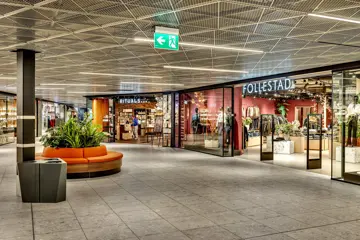 Thon senter Triaden interiør, gang mellom butikker.