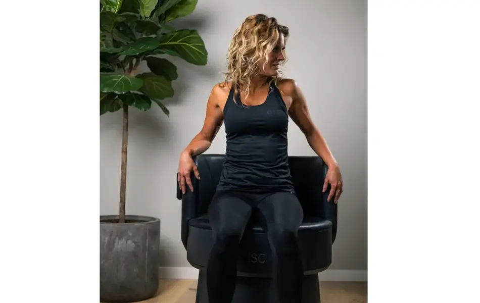 dame som sitter i en behandlingsstol