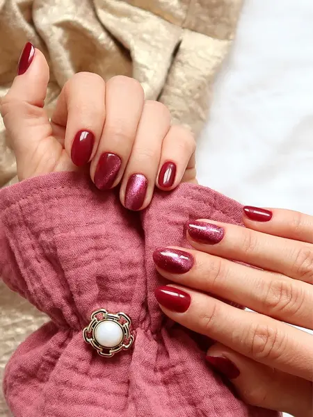 Dame nye lakkerte negler