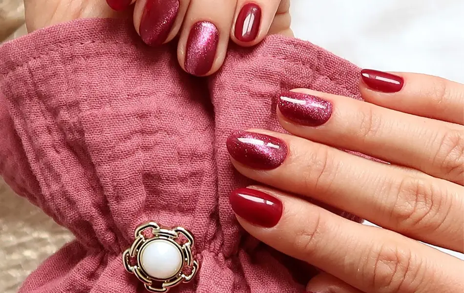 Dame nye lakkerte negler