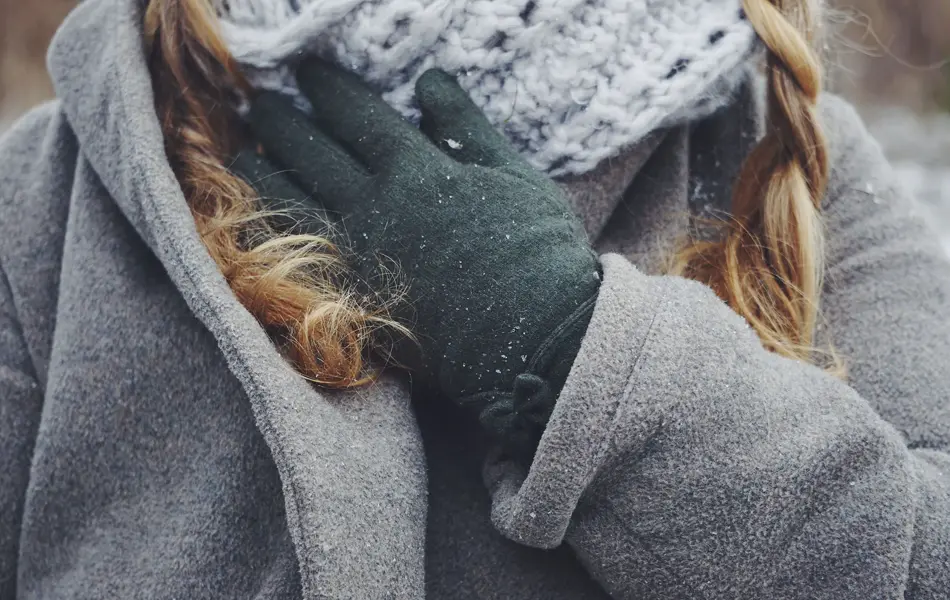 Nærbilde av grønne ullhansker 