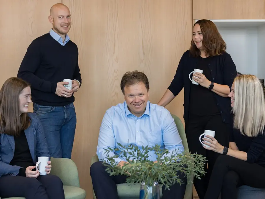 Bank rådgiver med to kunder