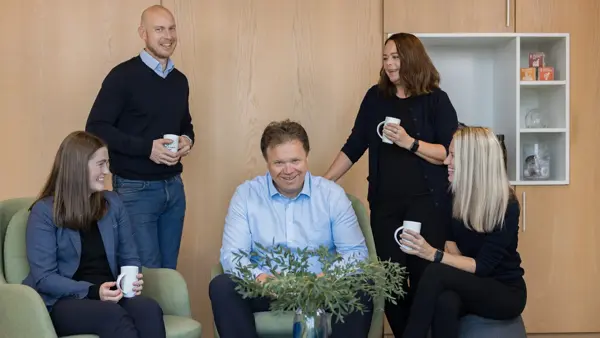Bank rådgiver med to kunder
