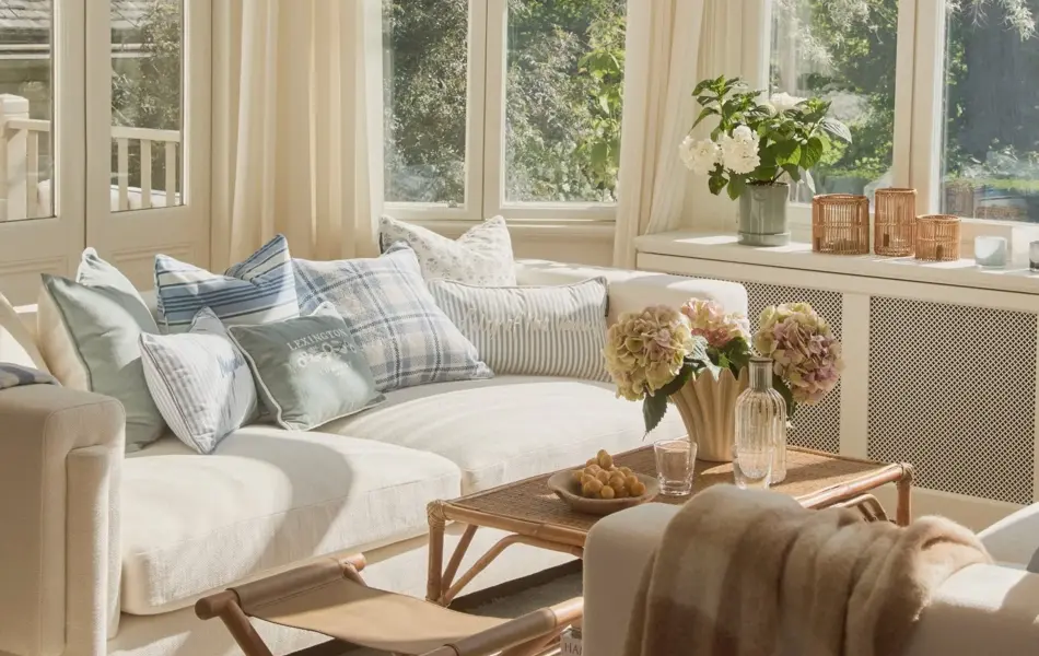 Lexington sofa interiør i stue i sommerstil