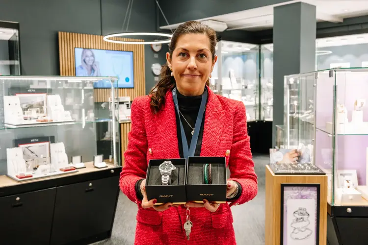 Skal du i konfirmasjon denne våren og lurer på hva du skal gi i gave? Her deler vi noen gode gavetips i ulike prisklasser.