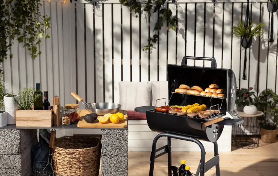 Utstilling av grill og tilbehør til uteplassen