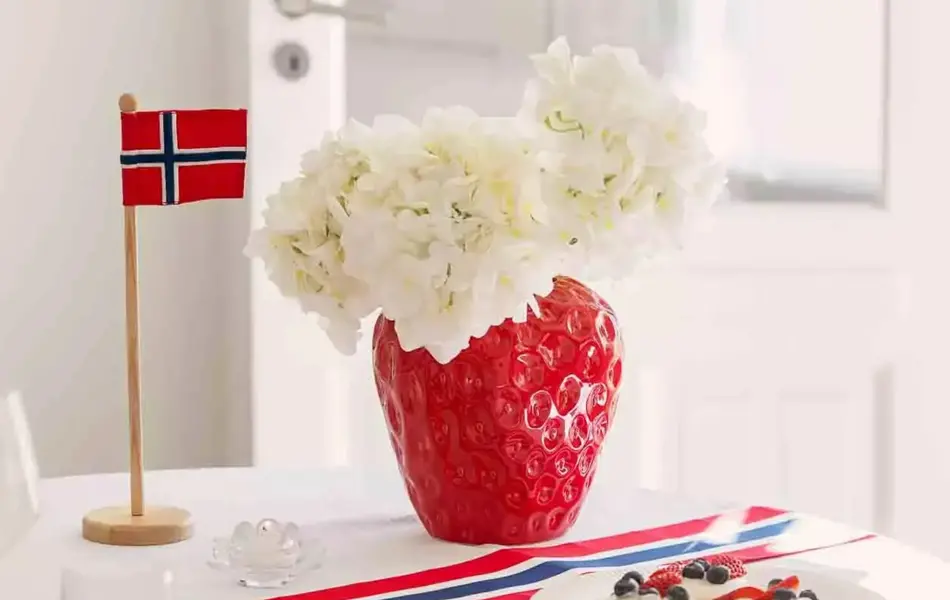 Tildekket bord til 17. mai