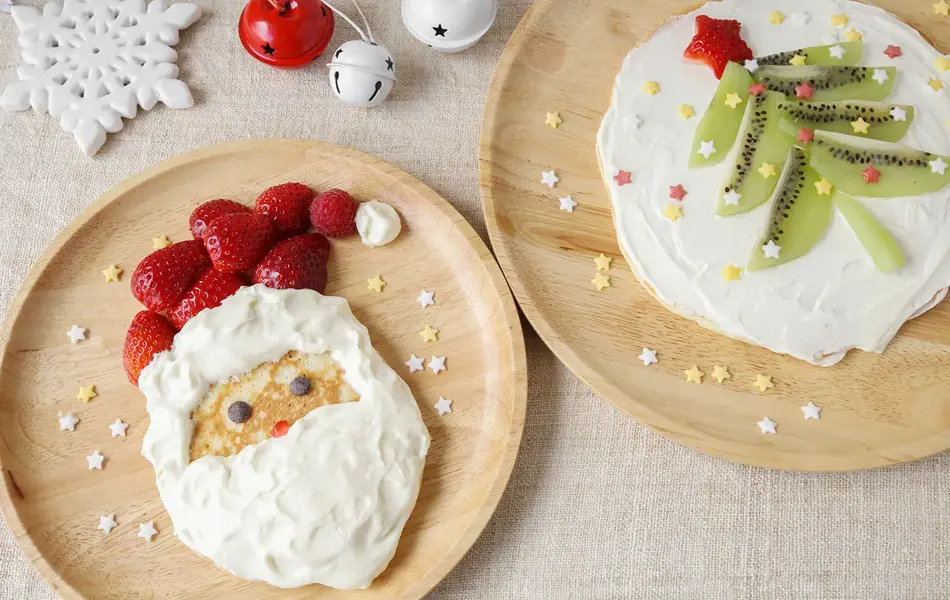 Pannekaker formet som en julenisse og juletre