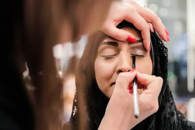 Øyne som blir sminket